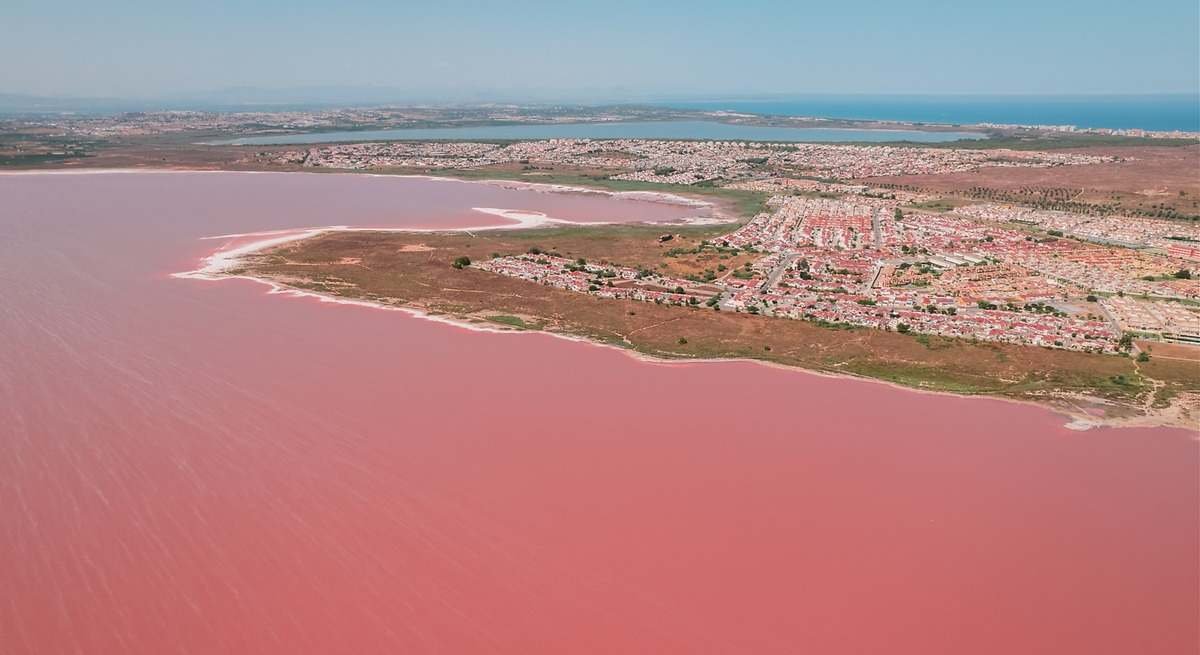 https://www.eleconomista.es/transportes-turismo/noticias/12841486/05/24/el-unico-parque-natural-de-espana-que-tiene-una-laguna-rosa-esta-en-alicante.html